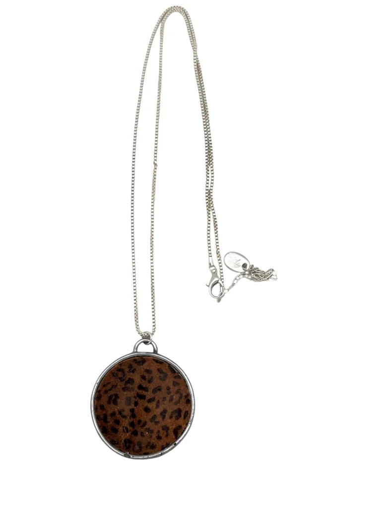 Collar largo Disco Print Animal en piel y plata 10