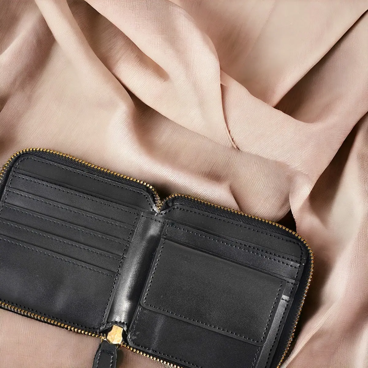 Kivik | Apple Leather Small Zip Wallet - Image 4