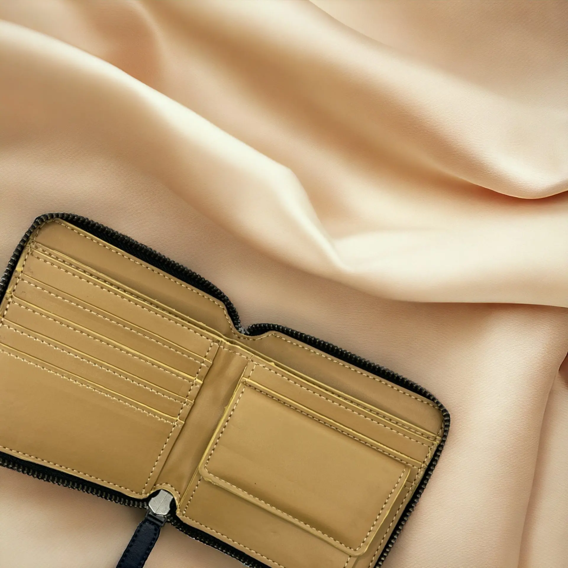 Kivik | Apple Leather Small Zip Wallet - Image 9