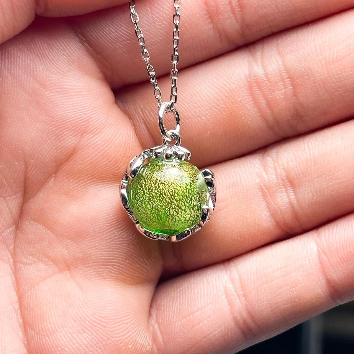 Planet Murano Aroma Necklace - Aurum Verdant | Energy & Healing | Diffuse on the go - Image 9